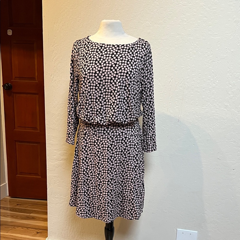 Boden Nellie long sleeve jersey dress in black with a pink bubble/dot pattern